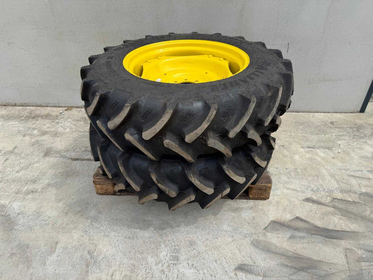 Alliance Farmpro 2 - Neumáticos y llantas para Tractor: foto 2 Alliance Farmpro 2 - Neumáticos y llantas para Tractor: foto 2