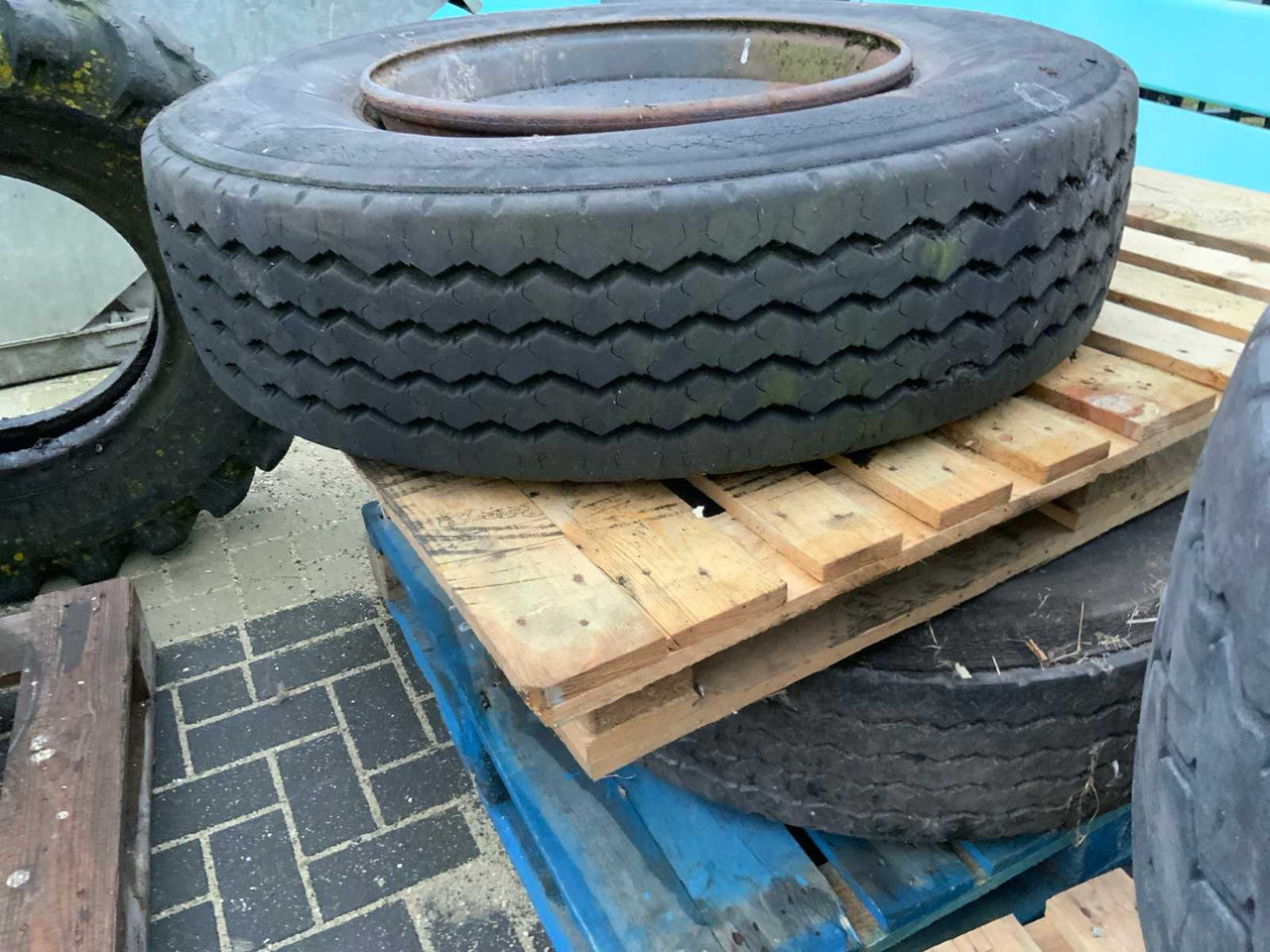 Tractor BATCH (TRUCK) TIRES AND RIMS: foto 10