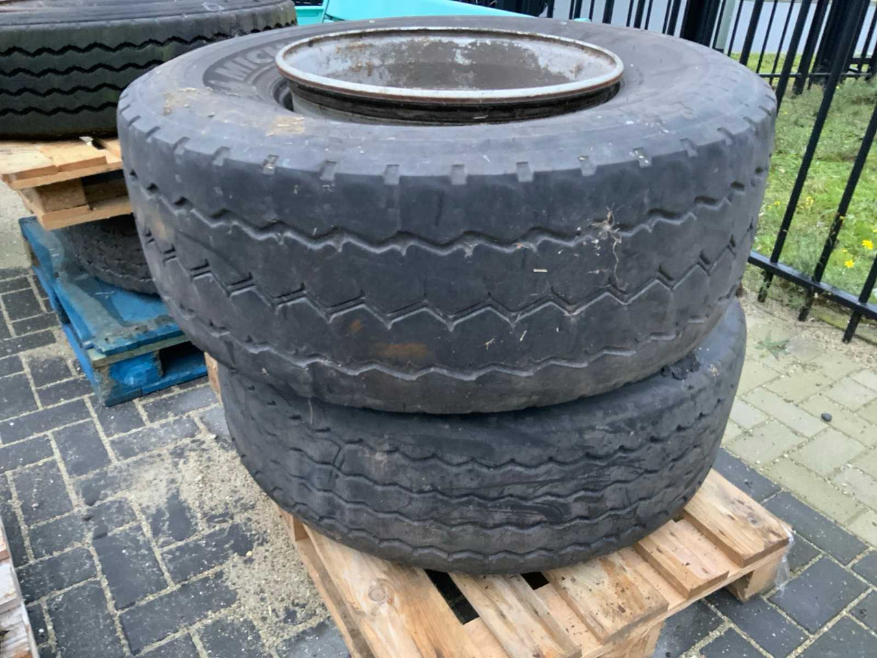 Tractor BATCH (TRUCK) TIRES AND RIMS: foto 9