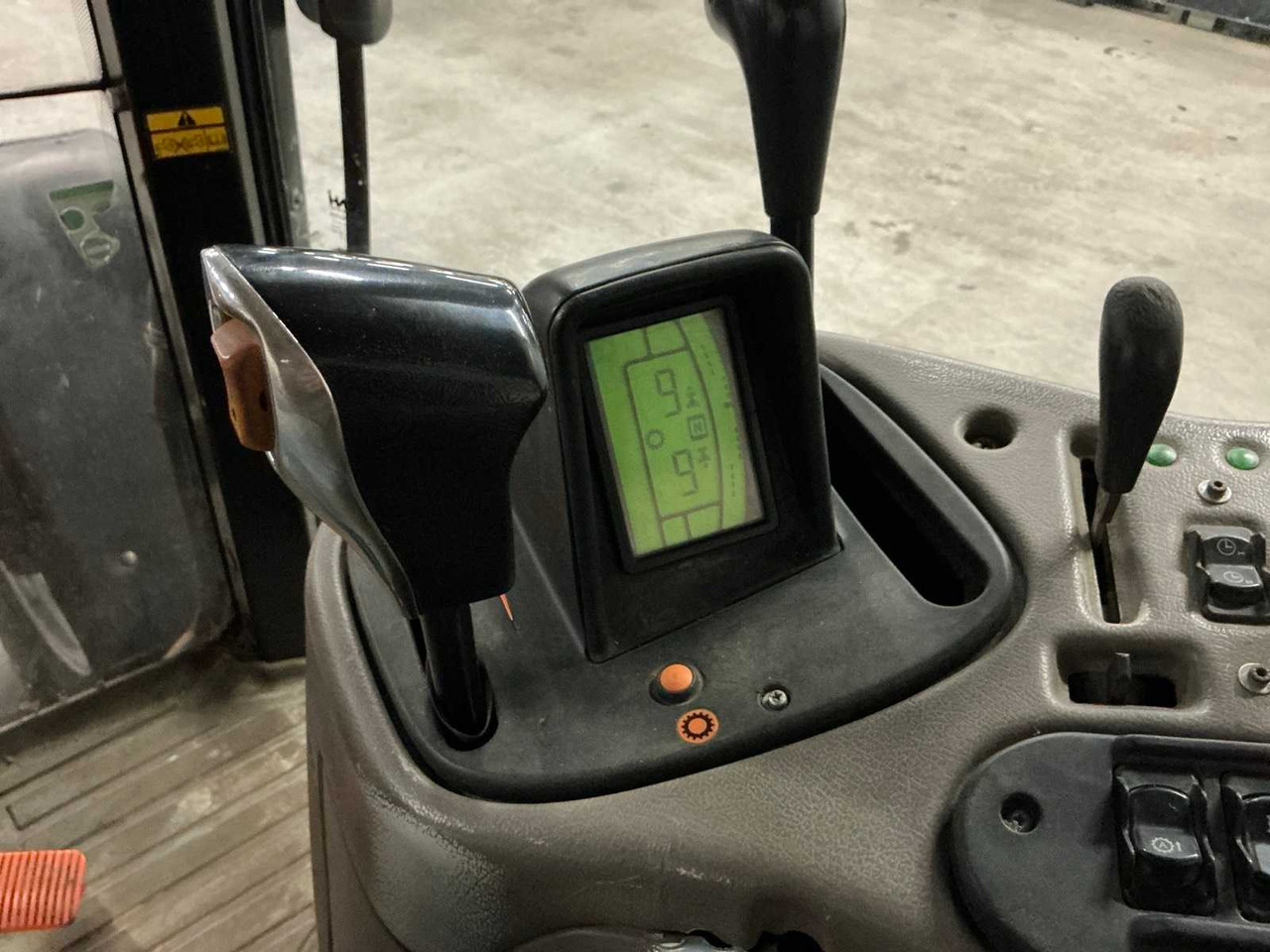 Tractor CASE IH MXU125 ALL-WHEEL DRIVE FARM TRACTOR: foto 22