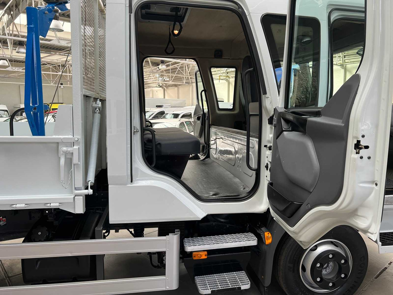 Camión 2006 RENAULT MIDLUM DOUBLE CAB TIPPER: foto 17 Camión 2006 RENAULT MIDLUM DOUBLE CAB TIPPER: foto 17