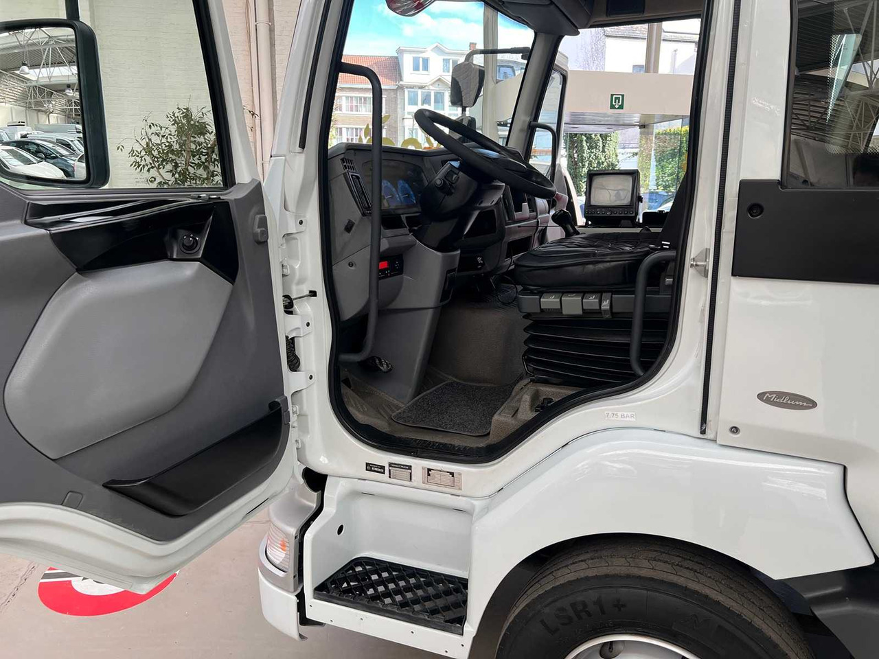 Camión 2006 RENAULT MIDLUM DOUBLE CAB TIPPER: foto 14 Camión 2006 RENAULT MIDLUM DOUBLE CAB TIPPER: foto 14