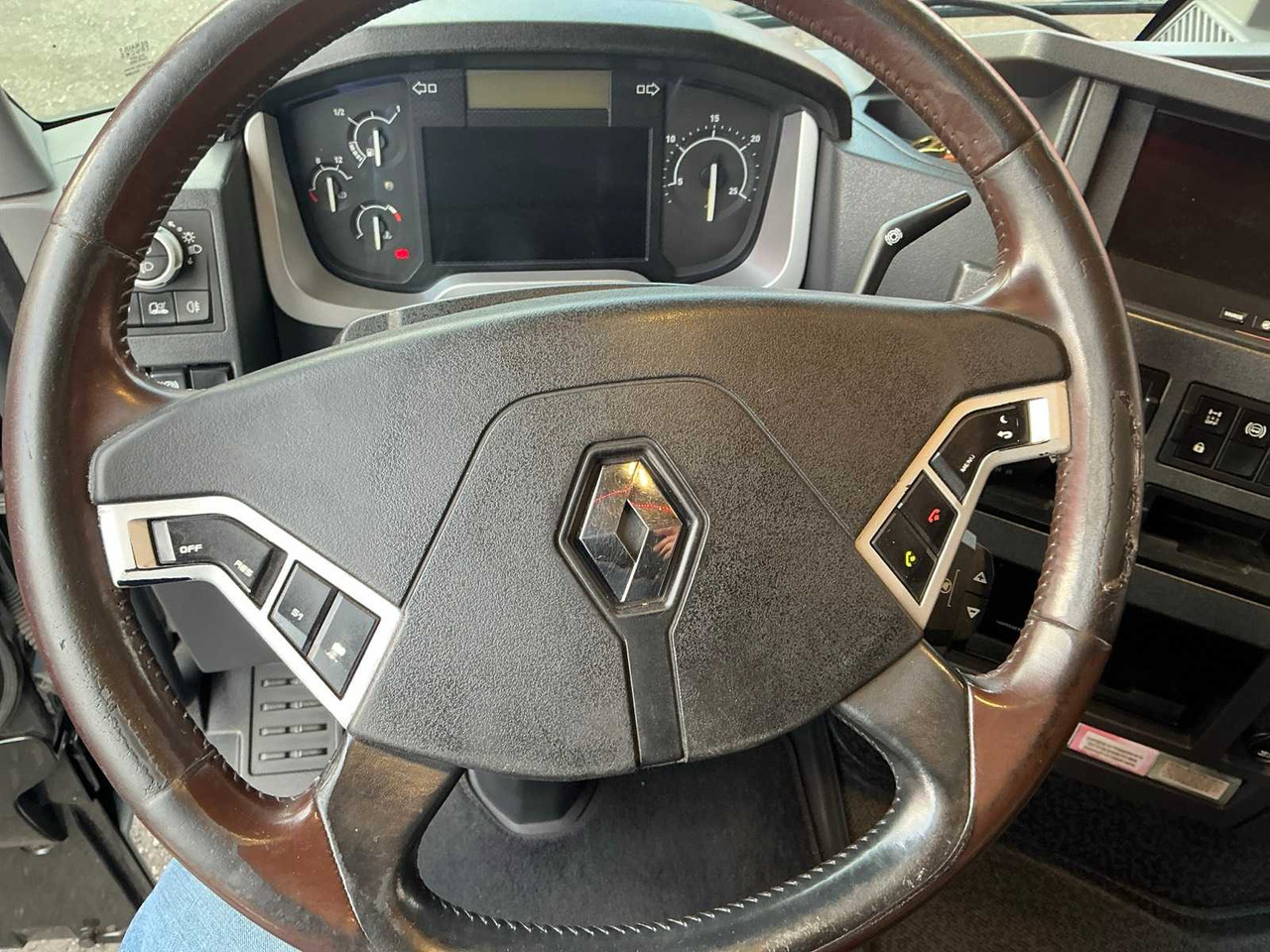 Camión 2017 RENAULT T480 COMFORT THD001 HIGH EDITION TRACTOR RENAULT T480 COMFORT: foto 19 Camión 2017 RENAULT T480 COMFORT THD001 HIGH EDITION TRACTOR RENAULT T480 COMFORT: foto 19