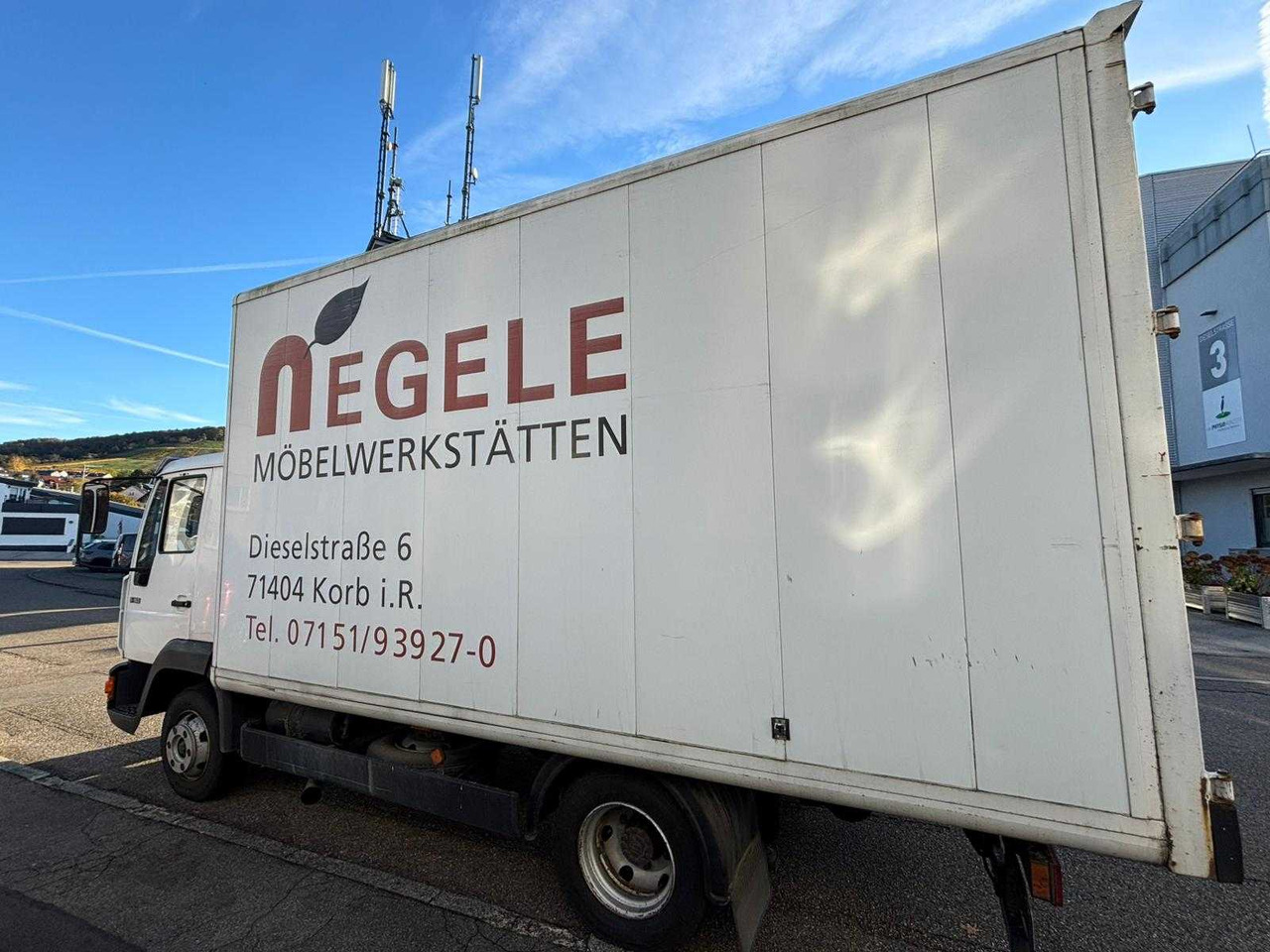 MAN 8-163 / L 2000 TRUCK WITH BOX - Camión: foto 3 MAN 8-163 / L 2000 TRUCK WITH BOX - Camión: foto 3