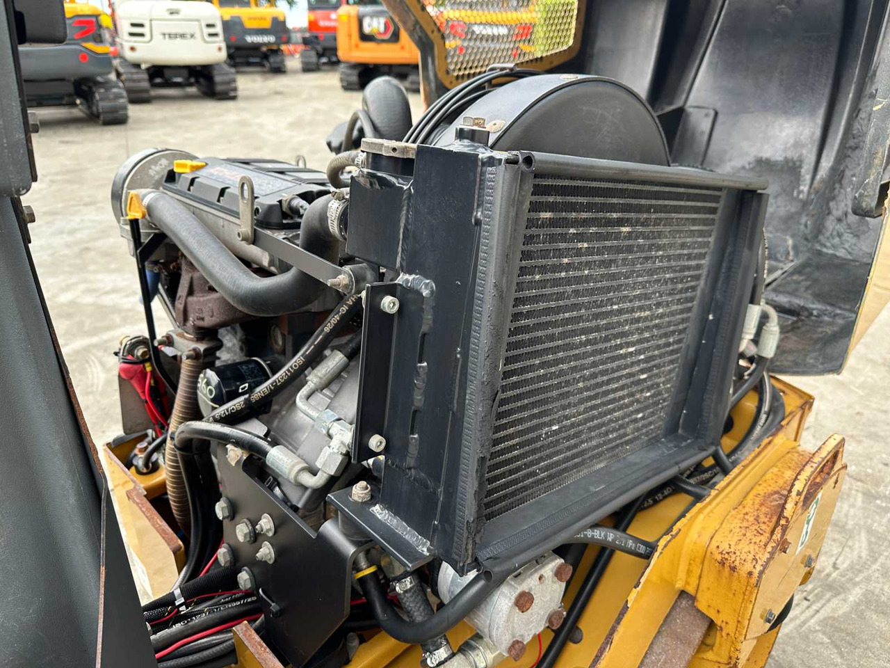 Apisonadora de asfalto Caterpillar CB14 CB14B: foto 24 Apisonadora de asfalto Caterpillar CB14 CB14B: foto 24