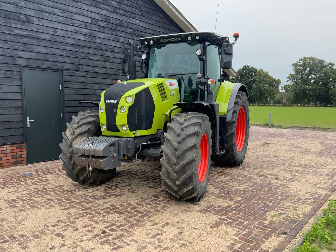 Claas Arion 650 - Tractor: foto 1 Claas Arion 650 - Tractor: foto 1