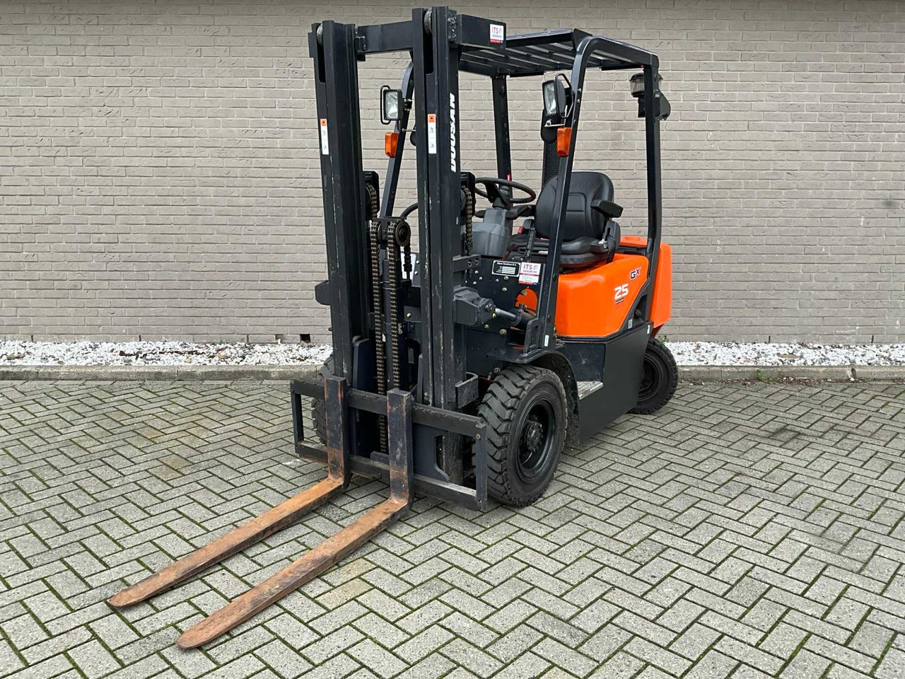 DOOSAN - D25G - FORKLIFT - Carretilla elevadora: foto 1 DOOSAN - D25G - FORKLIFT - Carretilla elevadora: foto 1