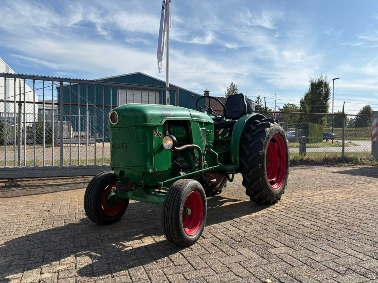Deutz D30-PF - Mini tractor: foto 1 Deutz D30-PF - Mini tractor: foto 1