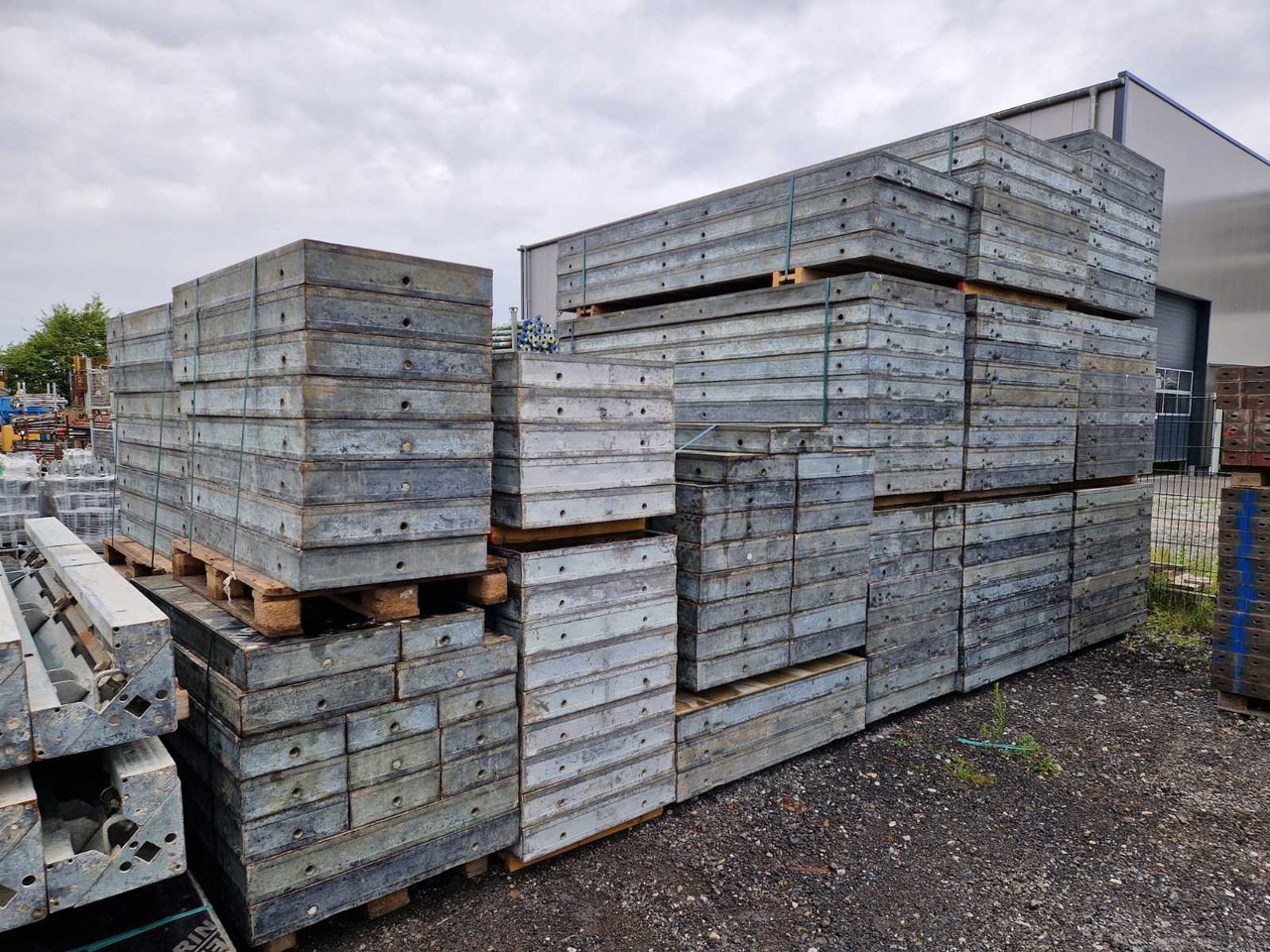 Doka GmbH Framax X-Life, Framax Alu, Framax Uni - kombinierte Rahmenschalung - Maquinaria para hormigón: foto 1 Doka GmbH Framax X-Life, Framax Alu, Framax Uni - kombinierte Rahmenschalung - Maquinaria para hormigón: foto 1