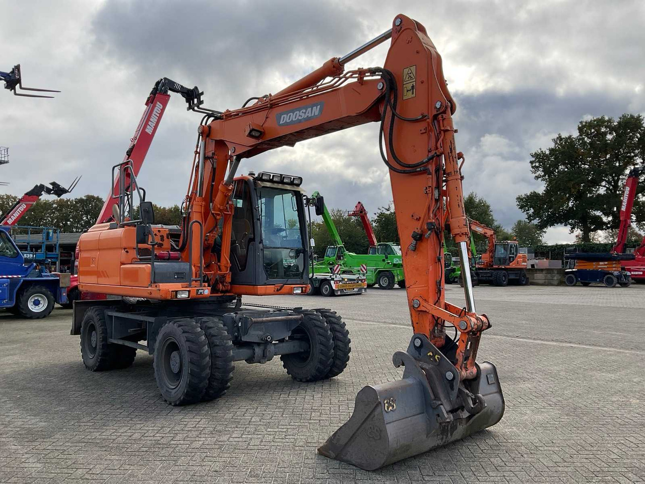 Doosan 2015 DOOSAN DX140W-3 WHEELED EXCAVATOR - Excavadora de ruedas: foto 4 Doosan 2015 DOOSAN DX140W-3 WHEELED EXCAVATOR - Excavadora de ruedas: foto 4
