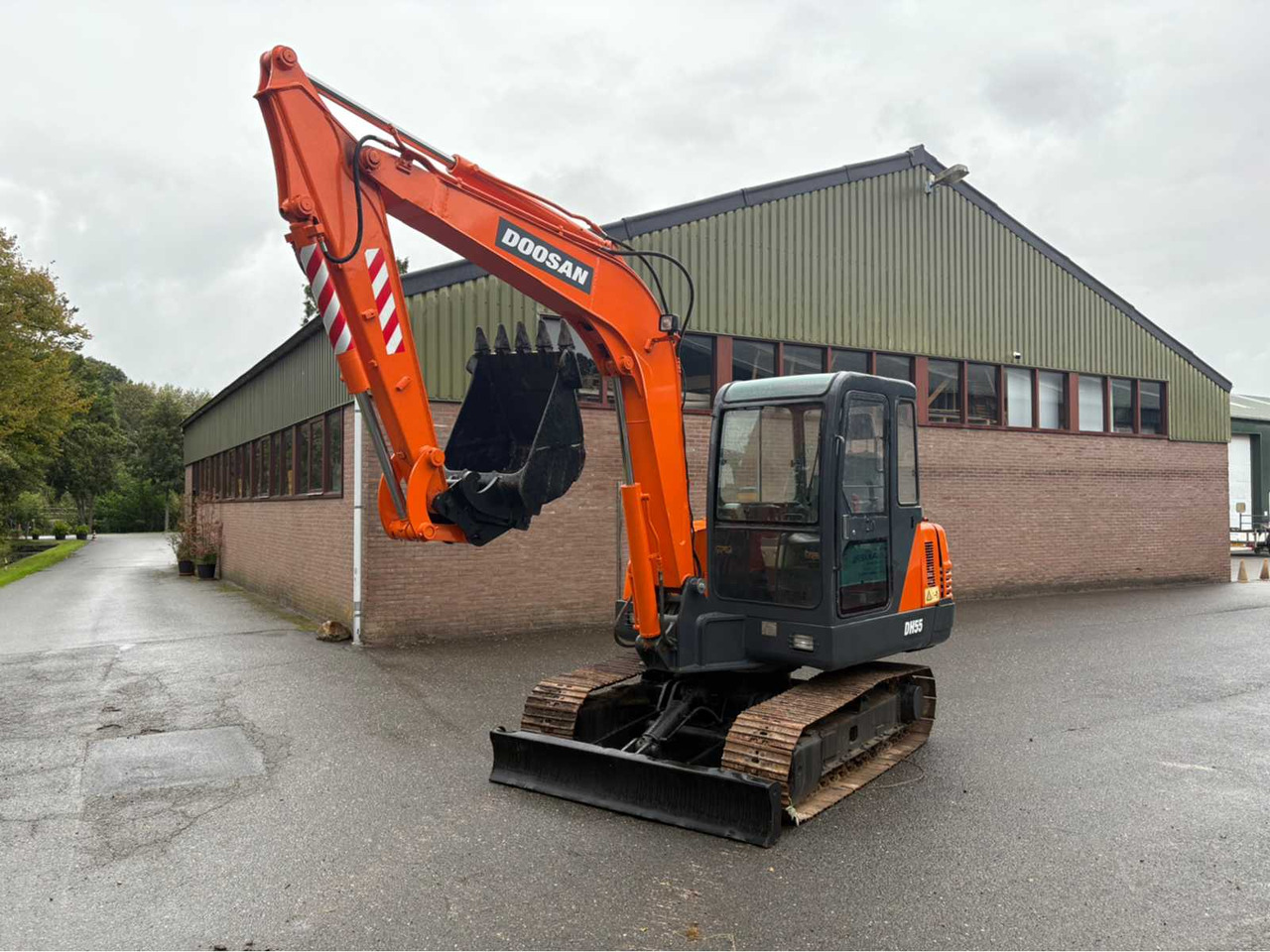 Doosan DH55-V - Excavadora de cadenas: foto 1 Doosan DH55-V - Excavadora de cadenas: foto 1