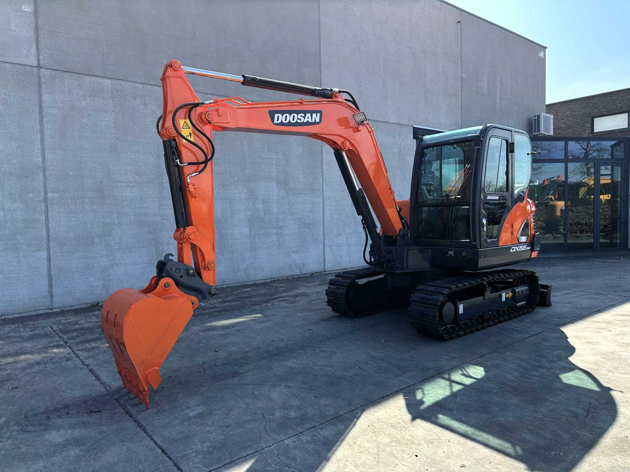 Doosan DX55-9C - Excavadora de cadenas: foto 1 Doosan DX55-9C - Excavadora de cadenas: foto 1
