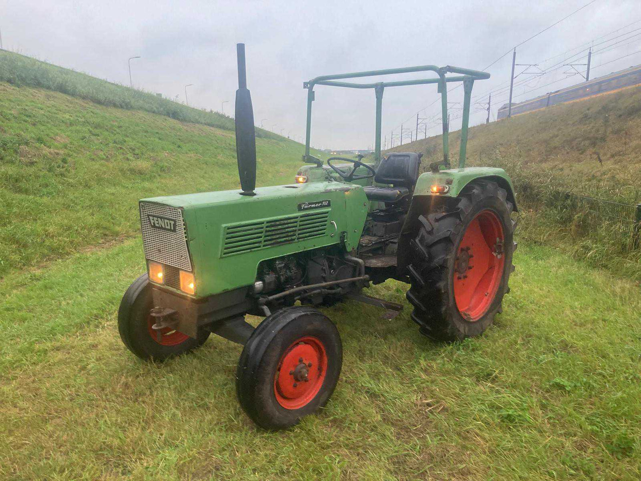 Fendt Farmer 102 - Tractor: foto 1 Fendt Farmer 102 - Tractor: foto 1