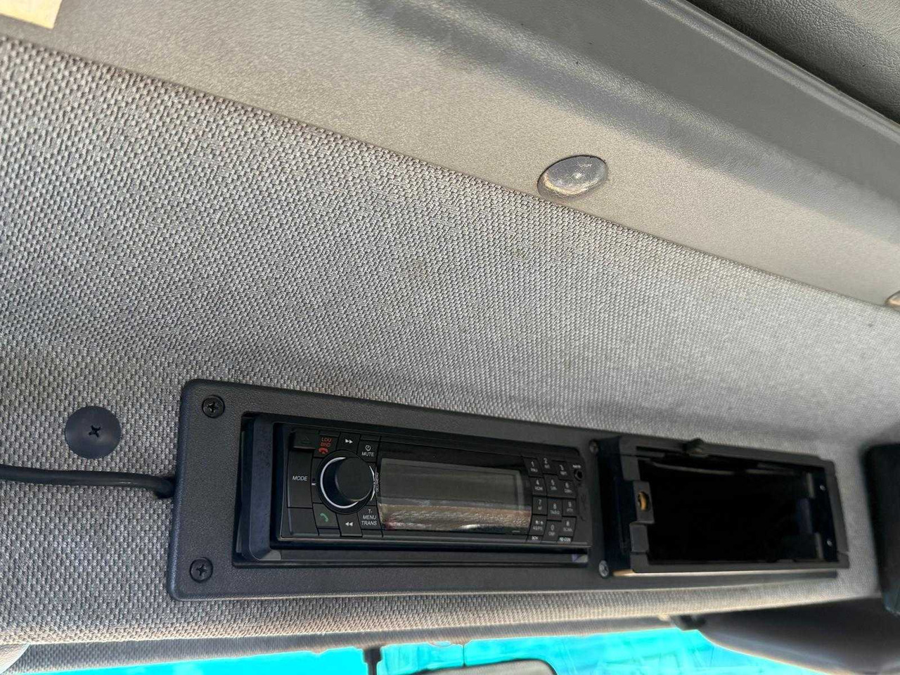 Furgoneta MERCEDES - VARIO 814 4X4 - COMMERCIAL VEHICLE TIPPER: foto 8 Furgoneta MERCEDES - VARIO 814 4X4 - COMMERCIAL VEHICLE TIPPER: foto 8