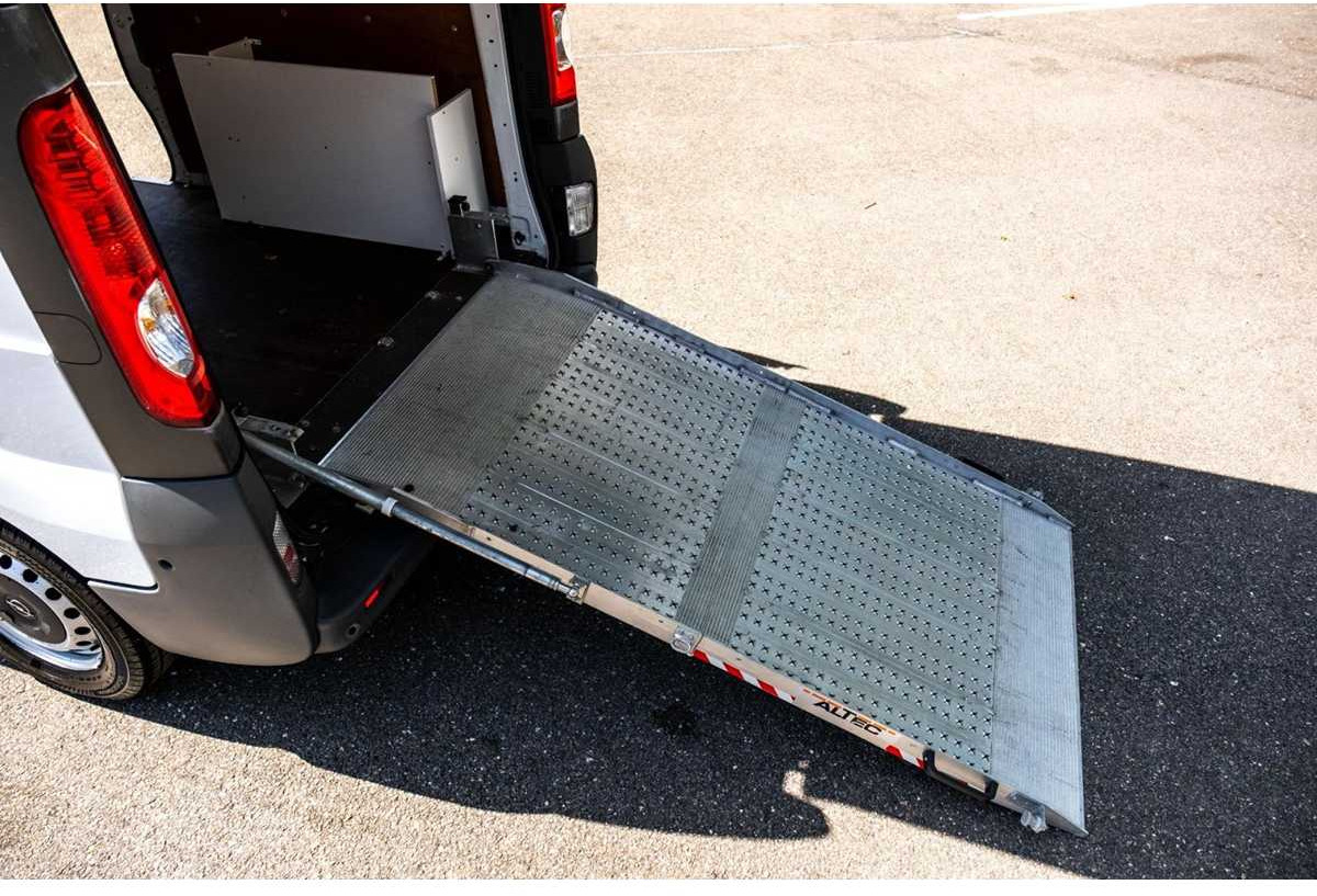 OPEL - VIVARO - 2.0 CDTI L2H1 DC ECO - 1ST OWNER - RAMP - COMMERCIAL VEHICLE - VJ-699-J - Furgoneta: foto 3 OPEL - VIVARO - 2.0 CDTI L2H1 DC ECO - 1ST OWNER - RAMP - COMMERCIAL VEHICLE - VJ-699-J - Furgoneta: foto 3