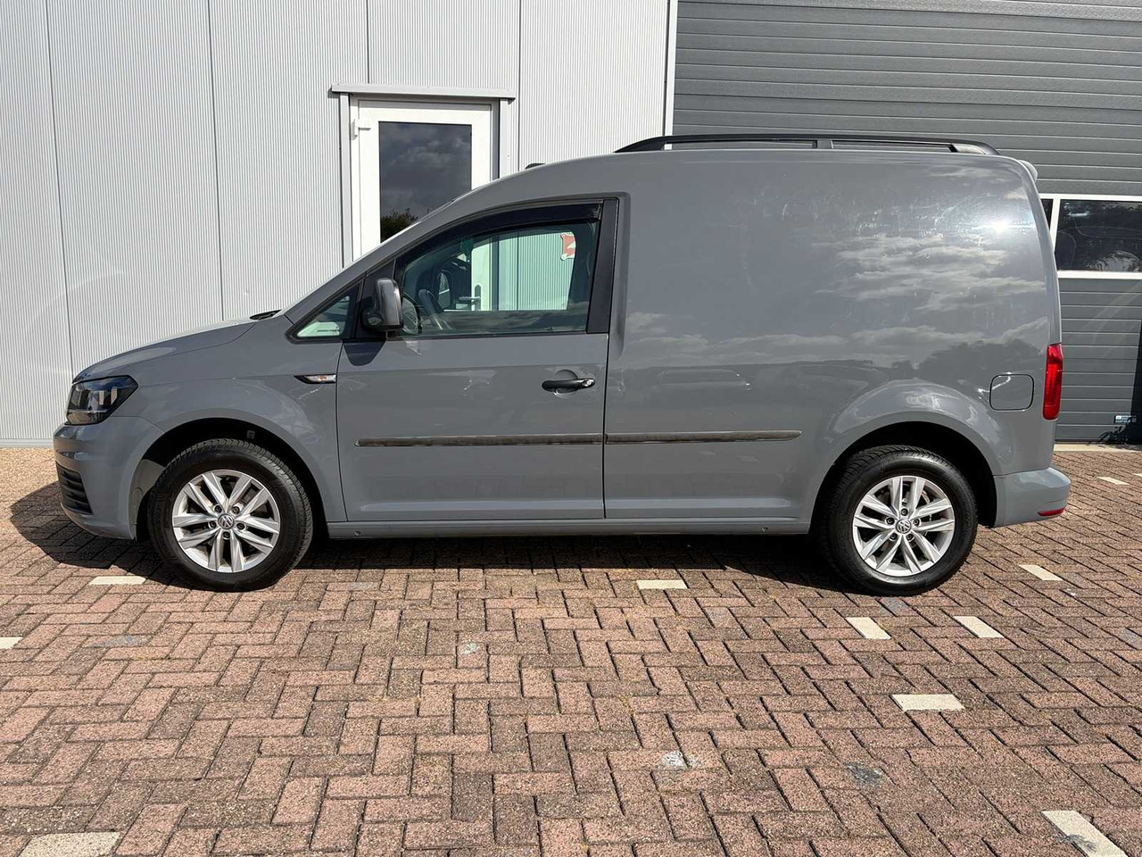 VOLKSWAGEN - CADDY - 2.0 TDI GLASS WASHING INSTALLATION - COMMERCIAL VEHICLE - Furgoneta: foto 2 VOLKSWAGEN - CADDY - 2.0 TDI GLASS WASHING INSTALLATION - COMMERCIAL VEHICLE - Furgoneta: foto 2
