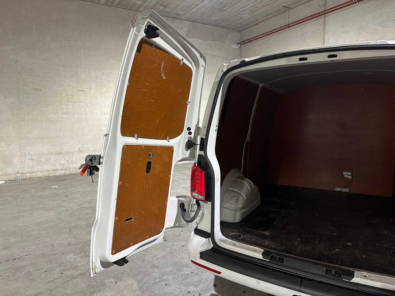 Furgoneta VOLKSWAGEN TRANSPORTER 2.0 TDI L1H1 28 90HP 2021, VLF-37-F COMMERCIAL VEHICLE: foto 26 Furgoneta VOLKSWAGEN TRANSPORTER 2.0 TDI L1H1 28 90HP 2021, VLF-37-F COMMERCIAL VEHICLE: foto 26