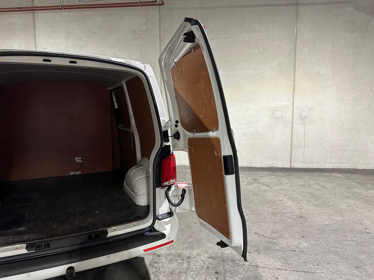 Furgoneta VOLKSWAGEN TRANSPORTER 2.0 TDI L1H1 28 90HP 2021, VLF-37-F COMMERCIAL VEHICLE: foto 27 Furgoneta VOLKSWAGEN TRANSPORTER 2.0 TDI L1H1 28 90HP 2021, VLF-37-F COMMERCIAL VEHICLE: foto 27