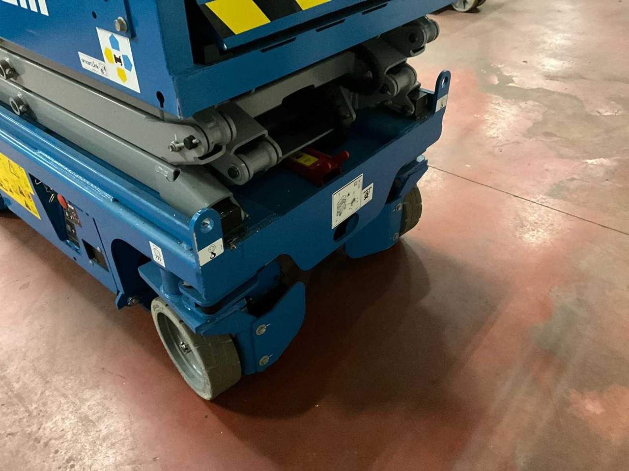 Plataforma elevadora GENIE GD-1432M AERIAL PLATFORM: foto 8 Plataforma elevadora GENIE GD-1432M AERIAL PLATFORM: foto 8