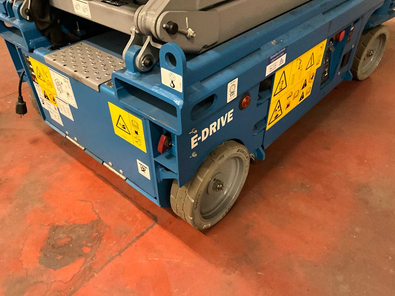 Plataforma elevadora GENIE GD-1432M AERIAL PLATFORM: foto 14 Plataforma elevadora GENIE GD-1432M AERIAL PLATFORM: foto 14