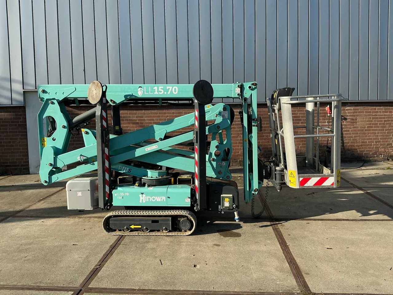 Hinowa Lightlift 15.70 IIIS performance - Plataforma elevadora: foto 5 Hinowa Lightlift 15.70 IIIS performance - Plataforma elevadora: foto 5
