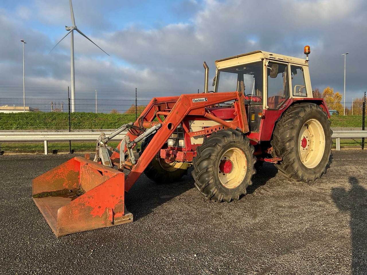 INTERNATIONAL 844AS ALL-WHEEL DRIVE AGRICULTURAL TRACTOR - Tractor: foto 1 INTERNATIONAL 844AS ALL-WHEEL DRIVE AGRICULTURAL TRACTOR - Tractor: foto 1