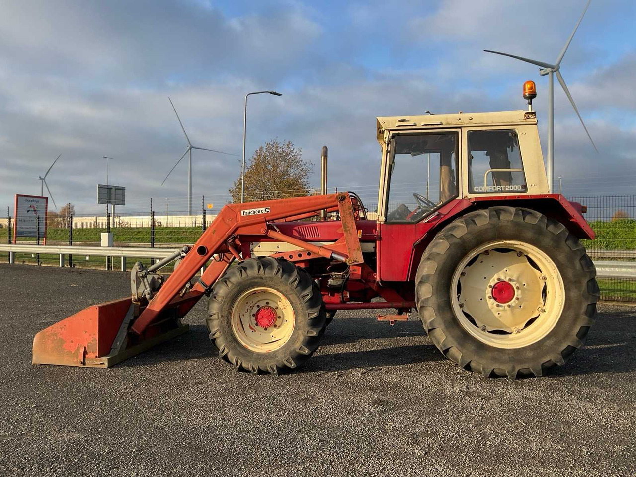 INTERNATIONAL 844AS ALL-WHEEL DRIVE AGRICULTURAL TRACTOR - Tractor: foto 3 INTERNATIONAL 844AS ALL-WHEEL DRIVE AGRICULTURAL TRACTOR - Tractor: foto 3