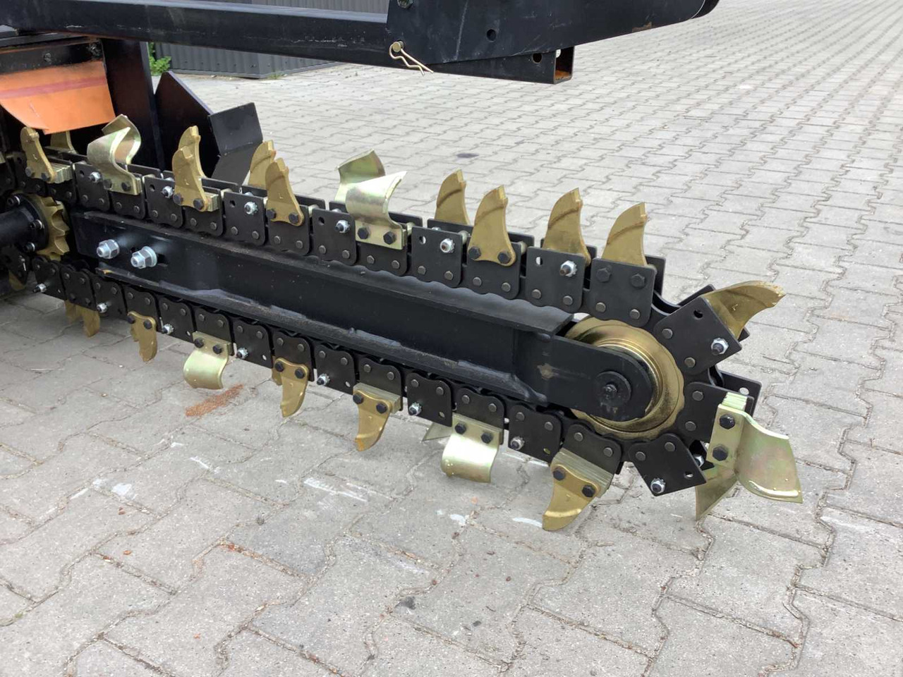 Implemento para Maquinaria de construcción Field Industries Trencher: foto 13
