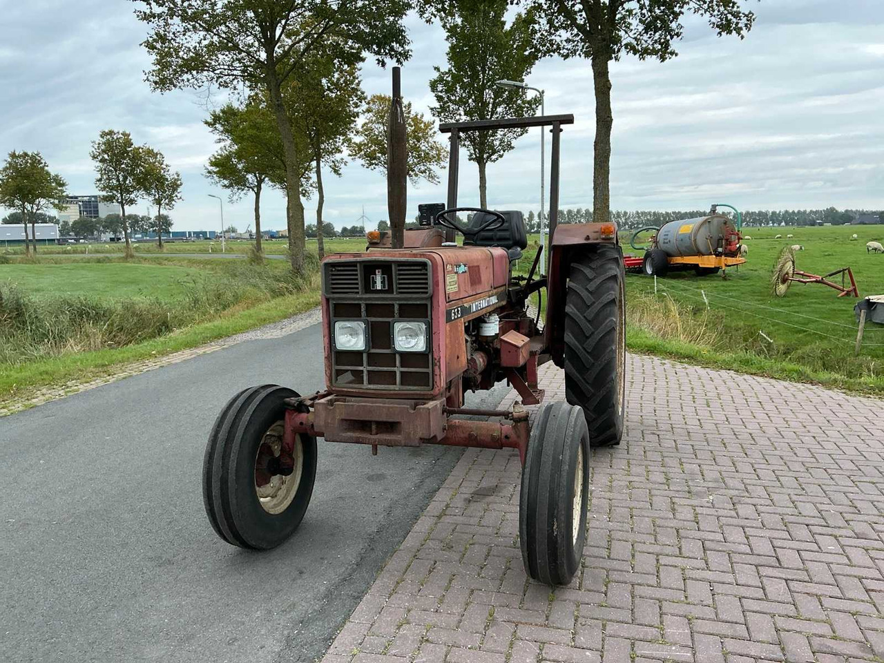 International 633 - Tractor: foto 2 International 633 - Tractor: foto 2