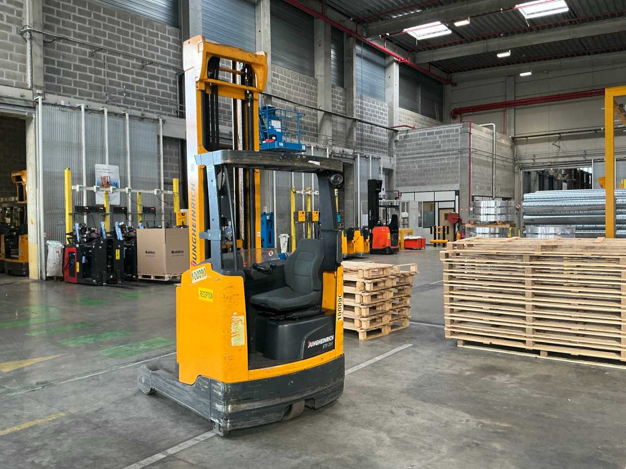 JUNGHEINRICH - 2015 - ETV214 - FORKLIFT - Carretilla elevadora: foto 4 JUNGHEINRICH - 2015 - ETV214 - FORKLIFT - Carretilla elevadora: foto 4