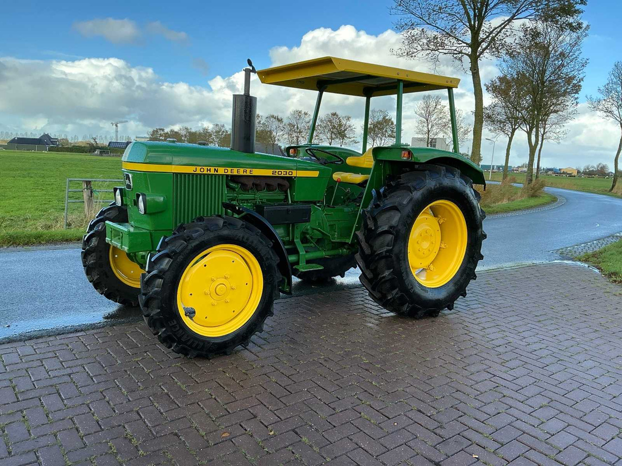 John Deere 2030S - Tractor: foto 1 John Deere 2030S - Tractor: foto 1