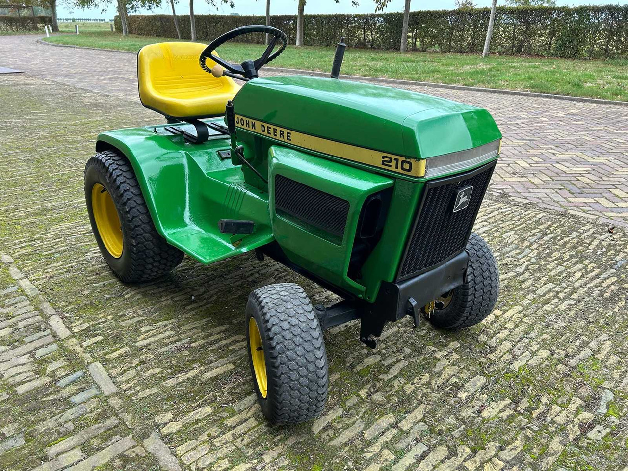 John Deere 210 - Tractor: foto 4 John Deere 210 - Tractor: foto 4
