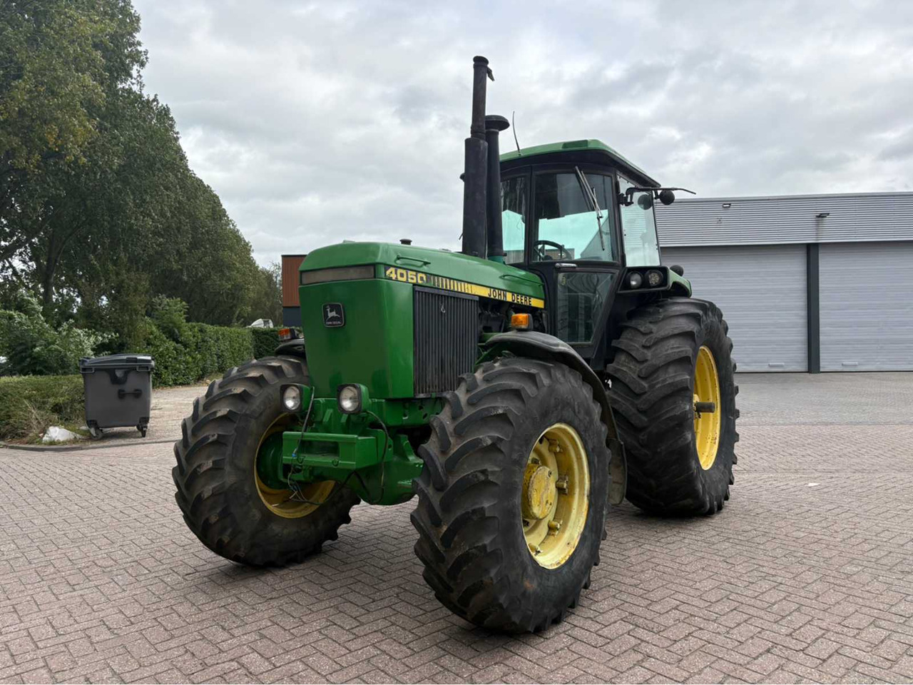 John Deere 4050 - Tractor: foto 1 John Deere 4050 - Tractor: foto 1