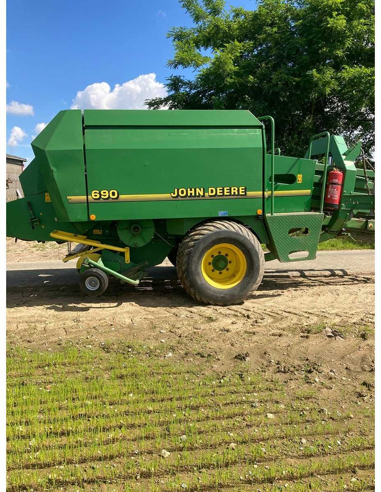 John Deere 690 - Empacadora de pacas cuadradas: foto 1 John Deere 690 - Empacadora de pacas cuadradas: foto 1