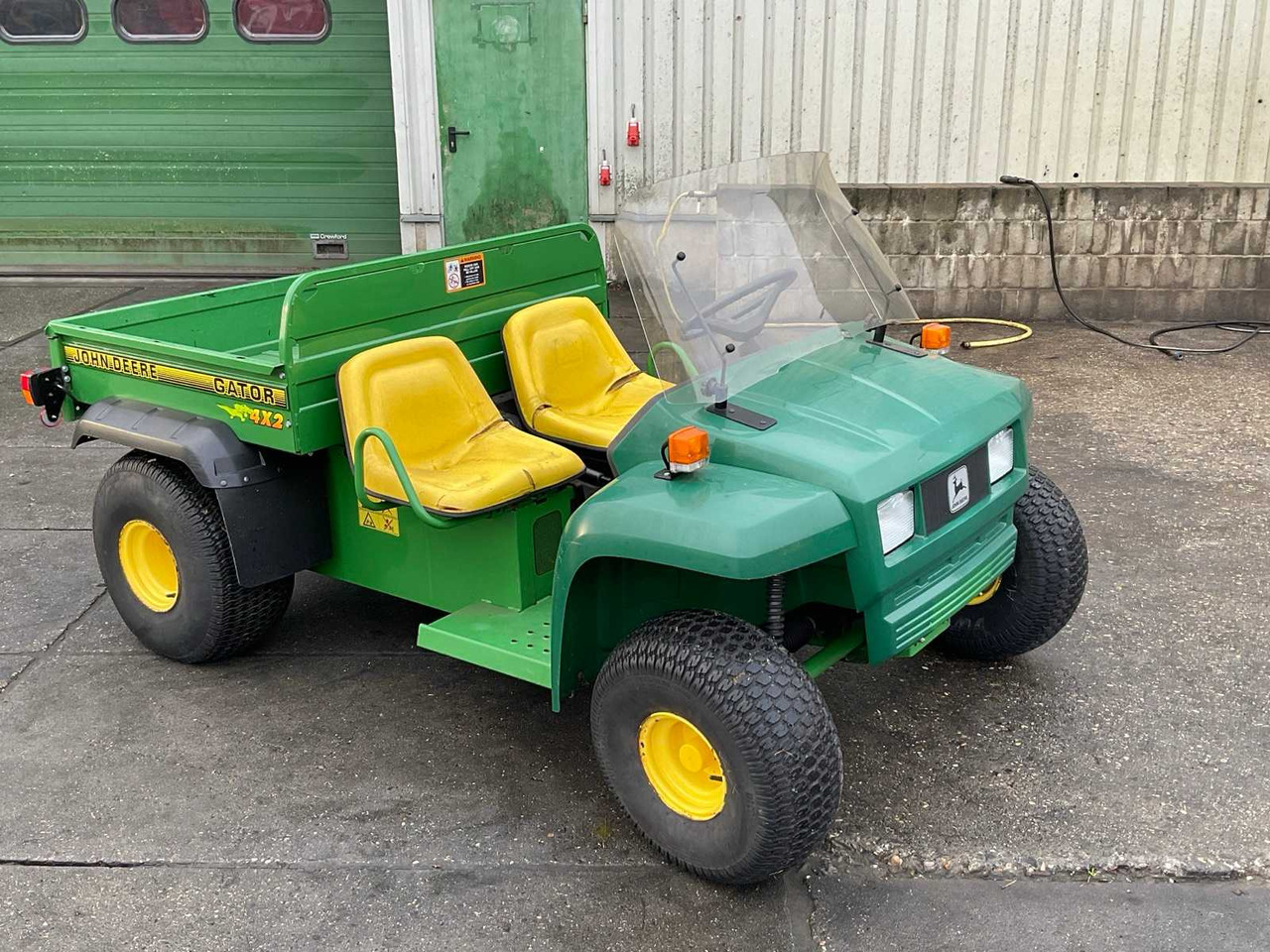 John Deere Gator 4x2 - Tractor municipal: foto 2 John Deere Gator 4x2 - Tractor municipal: foto 2