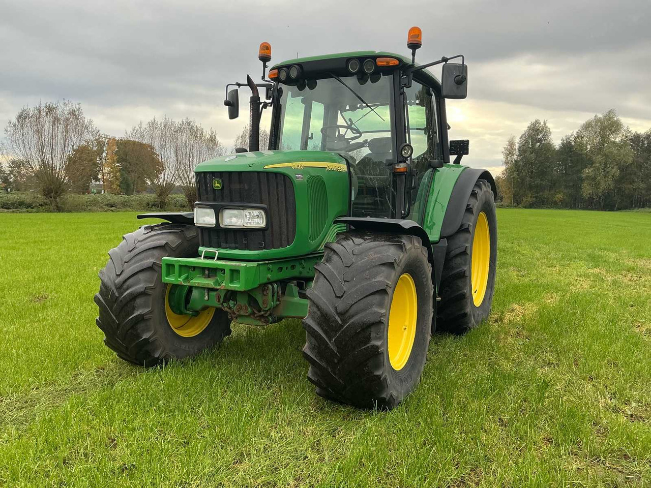John Deere JOHN DEERE - 2005 - 6420 M - ALL-WHEEL DRIVE FARM TRACTOR - Tractor: foto 1 John Deere JOHN DEERE - 2005 - 6420 M - ALL-WHEEL DRIVE FARM TRACTOR - Tractor: foto 1