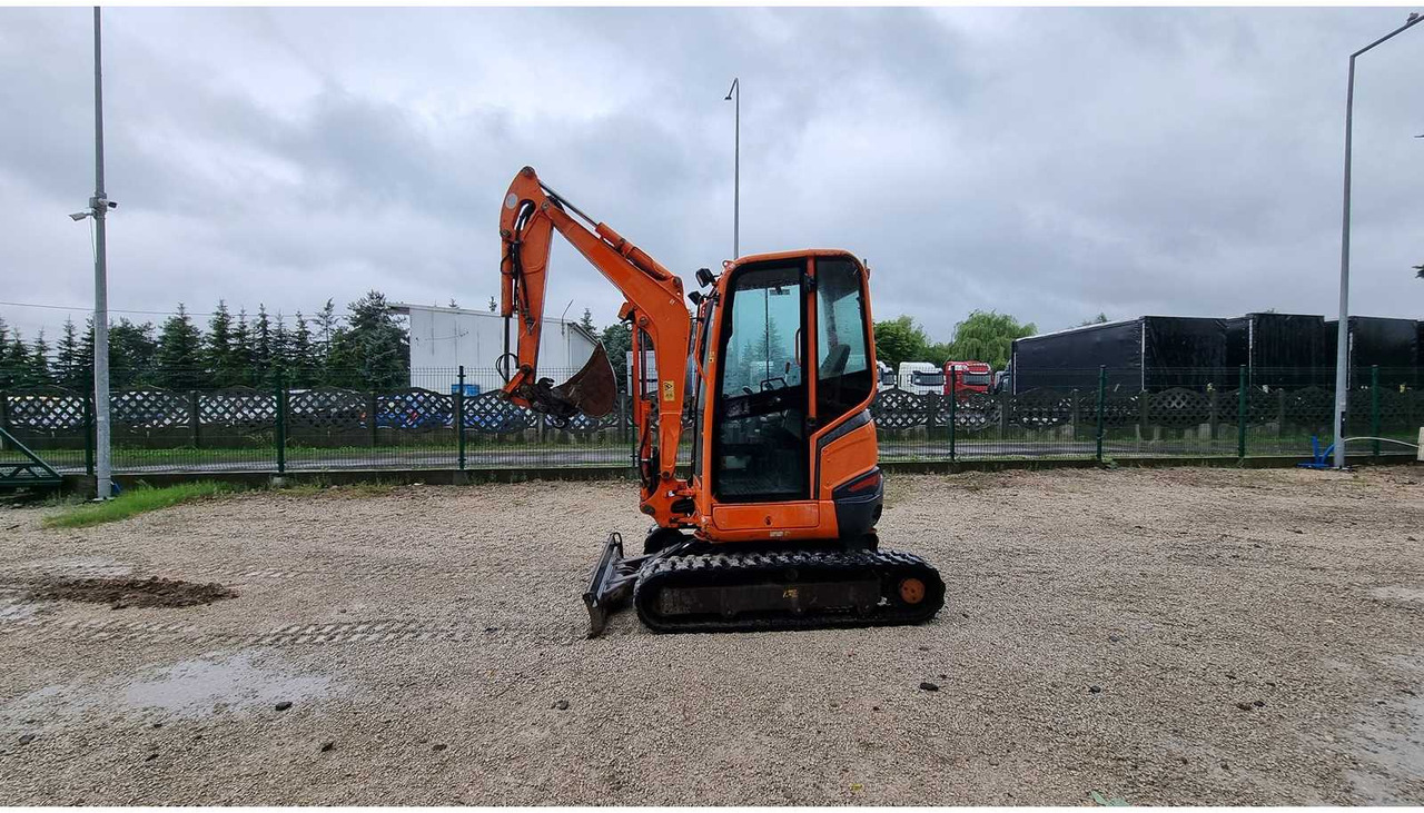 KUBOTA U27-4 - Miniexcavadora: foto 1 KUBOTA U27-4 - Miniexcavadora: foto 1
