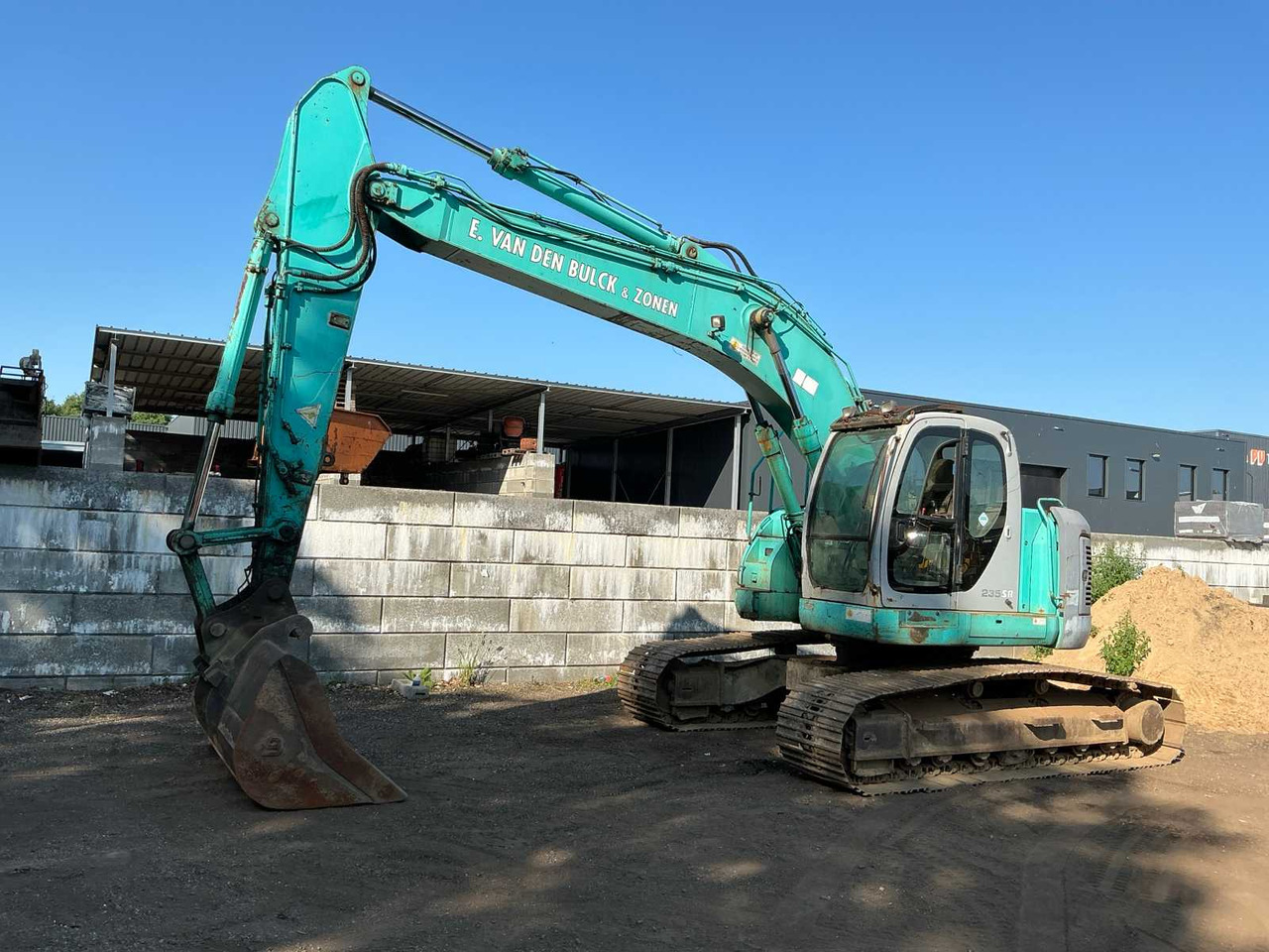 Kobelco SK235SR - Excavadora de cadenas: foto 1 Kobelco SK235SR - Excavadora de cadenas: foto 1