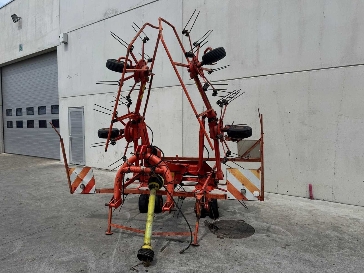 Kuhn GF640 - Maquinaria de henificación: foto 1 Kuhn GF640 - Maquinaria de henificación: foto 1