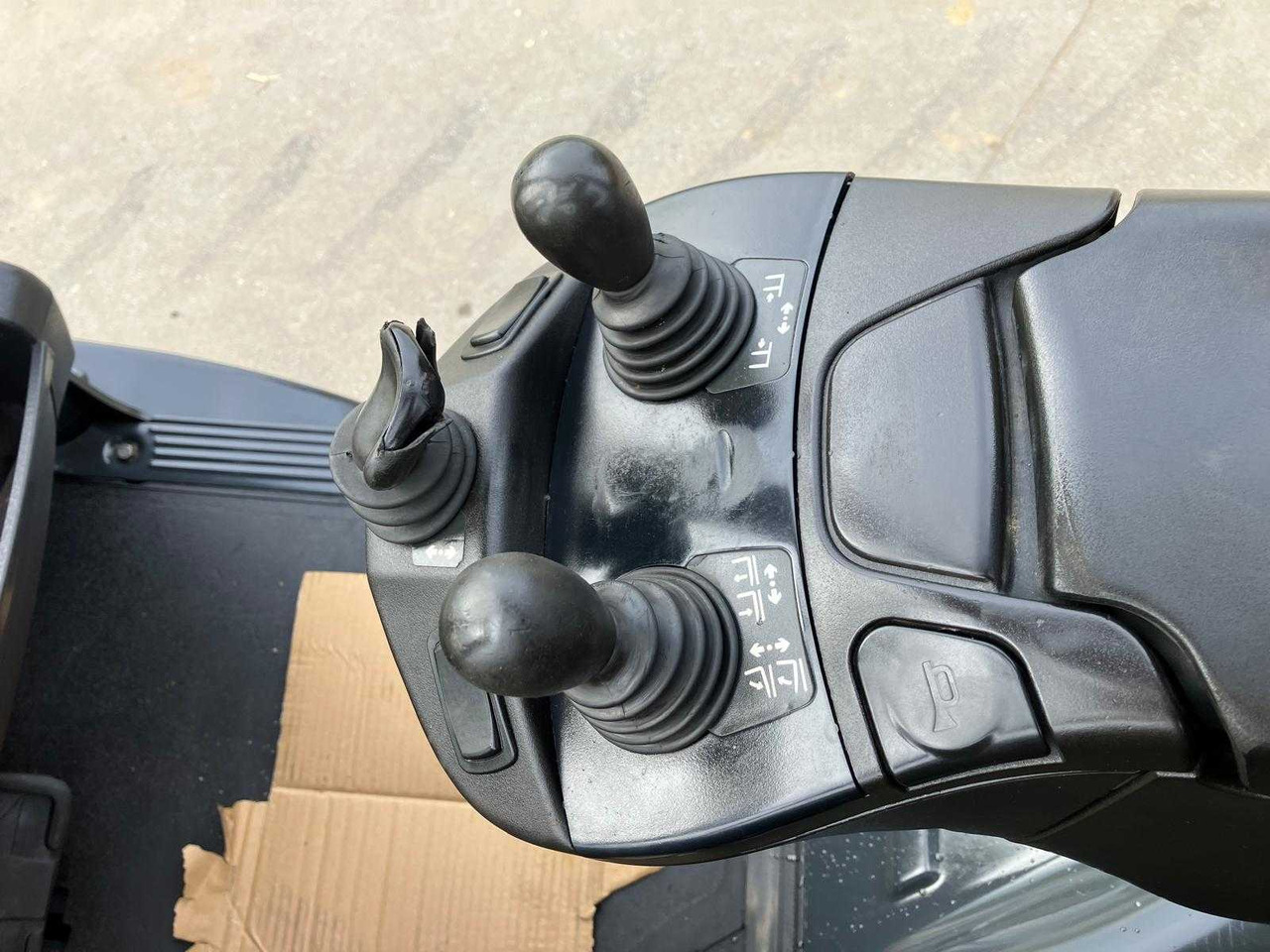 Carretilla elevadora LINDE H30T-02 FORKLIFT 2019: foto 23 Carretilla elevadora LINDE H30T-02 FORKLIFT 2019: foto 23