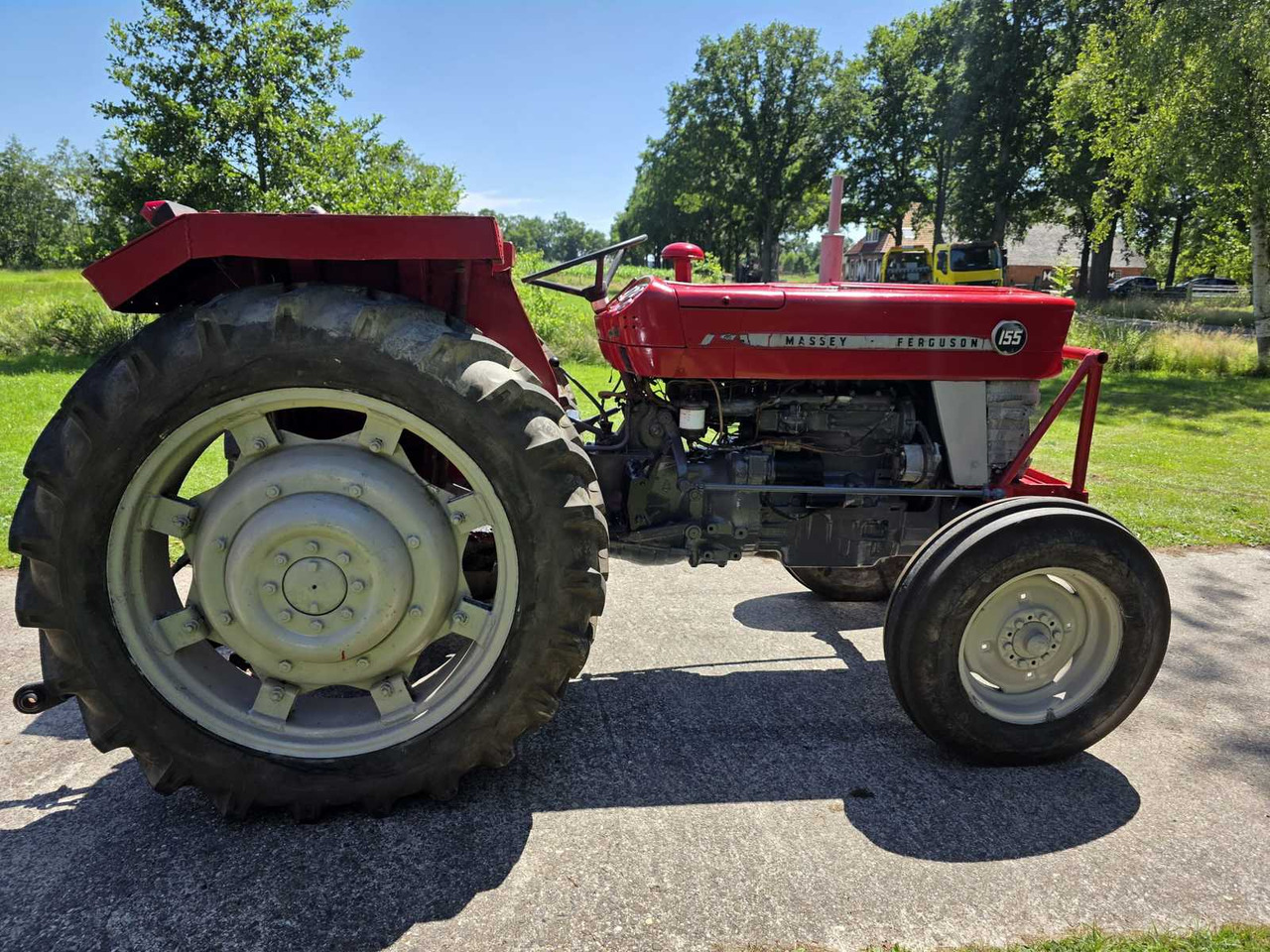 Massey Ferguson 155 - Tractor: foto 5 Massey Ferguson 155 - Tractor: foto 5