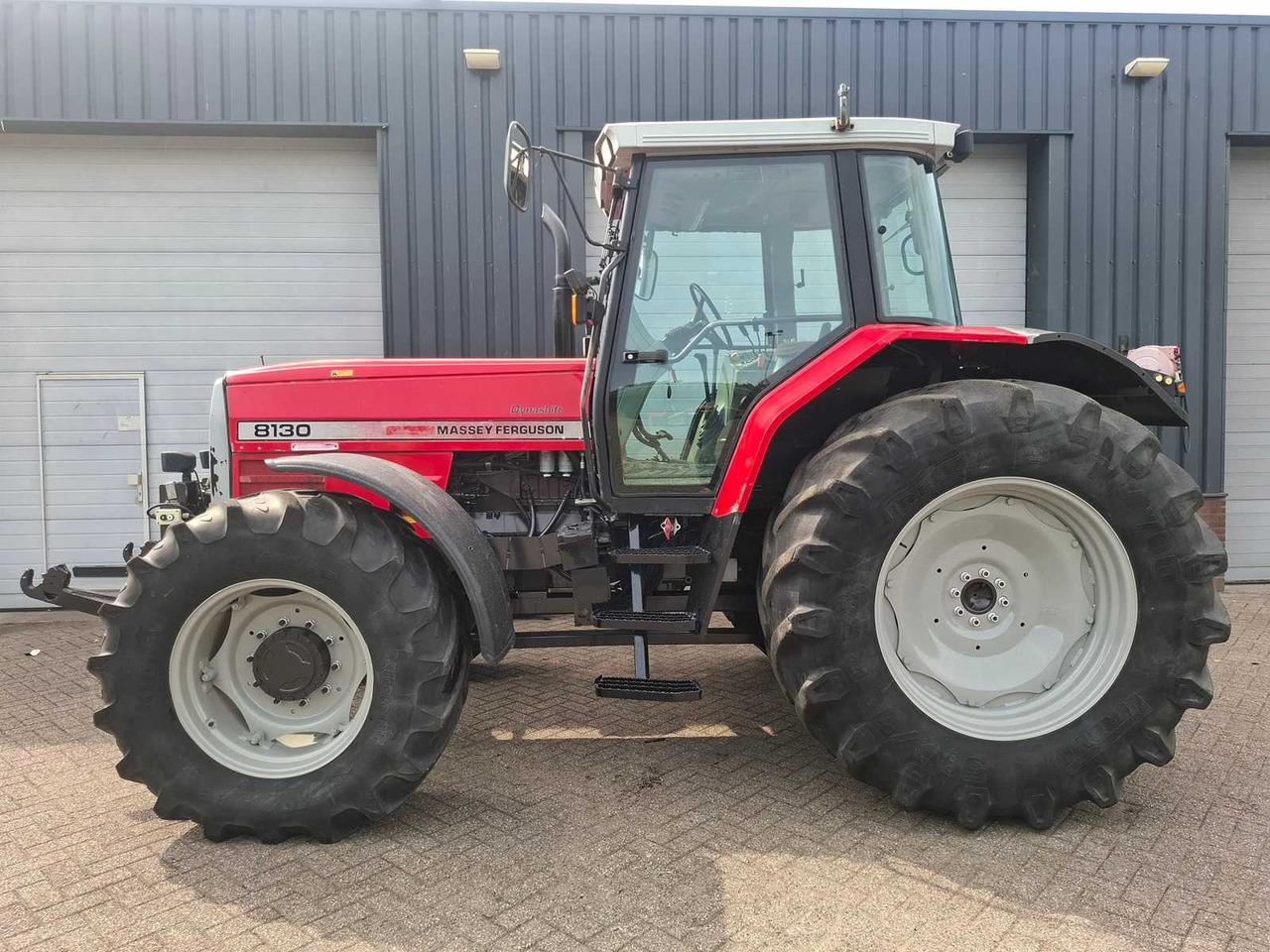 Massey Ferguson 8130 Dynashift - Tractor: foto 3 Massey Ferguson 8130 Dynashift - Tractor: foto 3