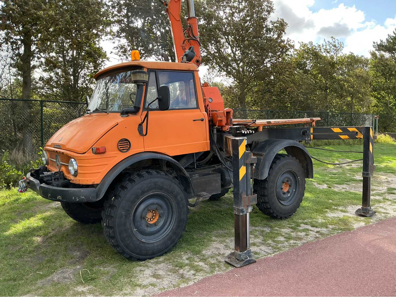 Mercedes-benz Unimog 406 - Remolque agrícola: foto 5 Mercedes-benz Unimog 406 - Remolque agrícola: foto 5