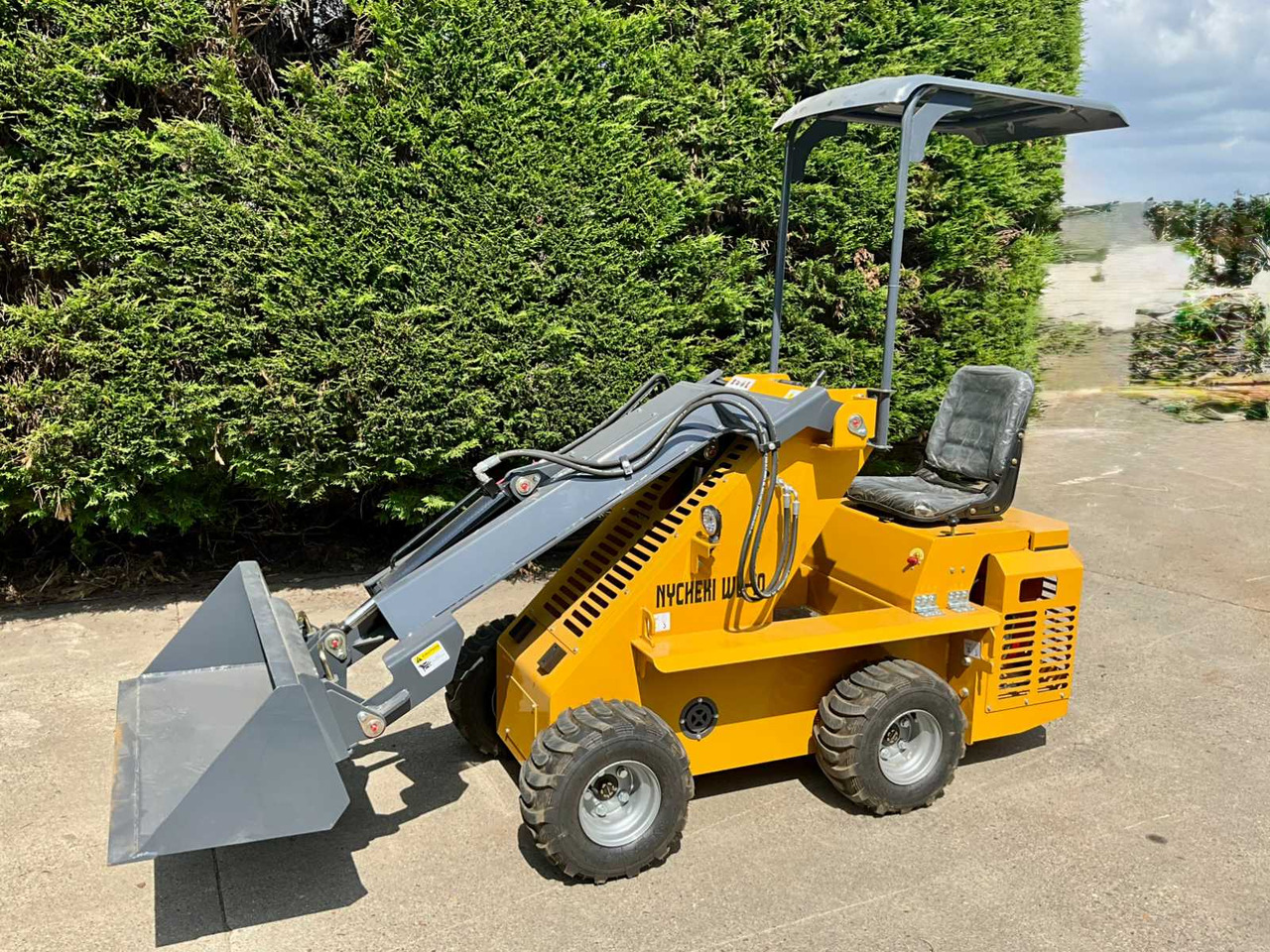 Nycheki WL-10  - Miniexcavadora: foto 1 Nycheki WL-10  - Miniexcavadora: foto 1