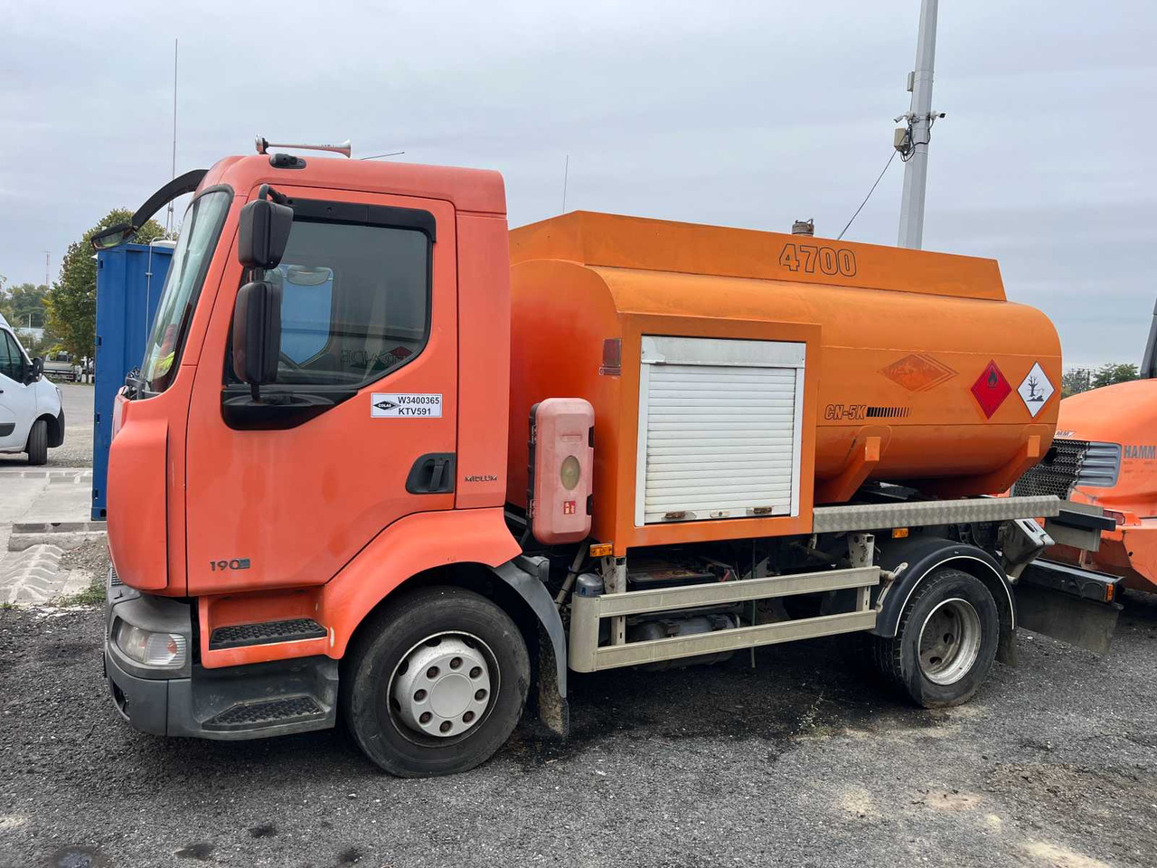 RENAULT Midlum 190.12 Light - Distribuidor de asfalto: foto 2 RENAULT Midlum 190.12 Light - Distribuidor de asfalto: foto 2