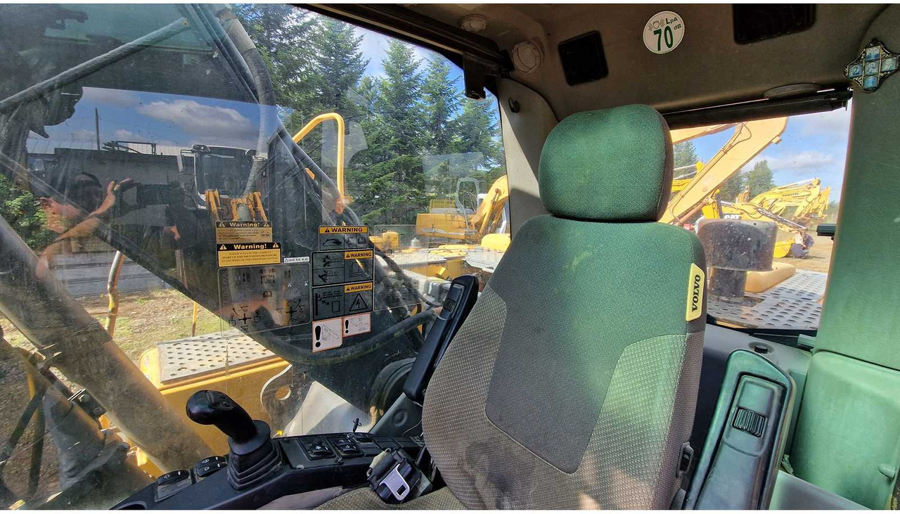 Excavadora de cadenas VOLVO EC210CL: foto 40