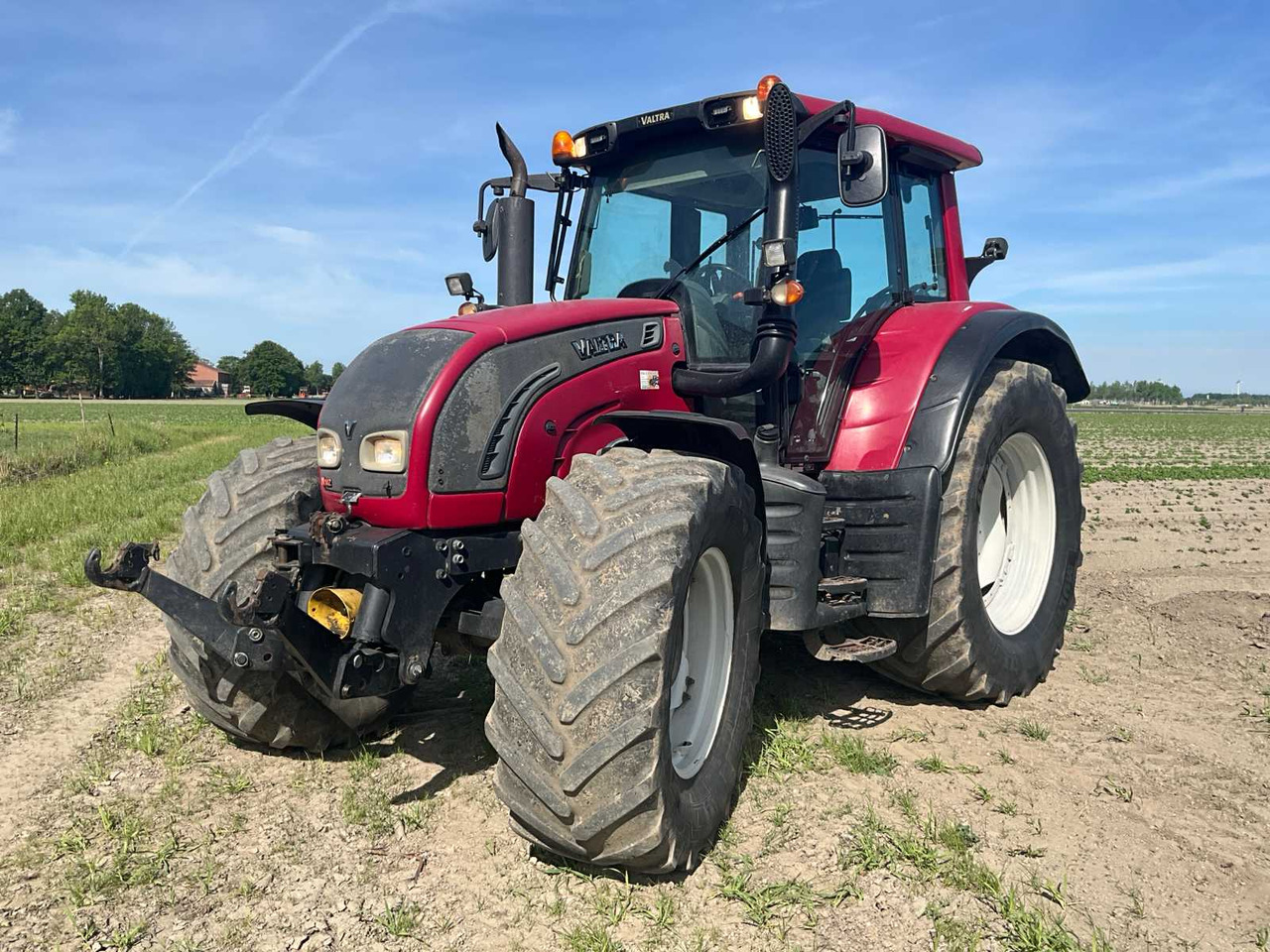 Valtra N142 - Tractor: foto 1 Valtra N142 - Tractor: foto 1