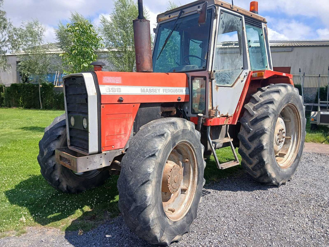 Massey Ferguson 698 - Tractor: foto 1 Massey Ferguson 698 - Tractor: foto 1