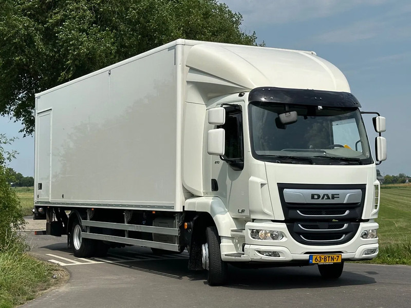 DAF LF 210 LF210.14. EURO6. 2022. 183401km 805x248x248. Bakwagen met Laadklep 2500kg - Camión caja cerrada: foto 2 DAF LF 210 LF210.14. EURO6. 2022. 183401km 805x248x248. Bakwagen met Laadklep 2500kg - Camión caja cerrada: foto 2