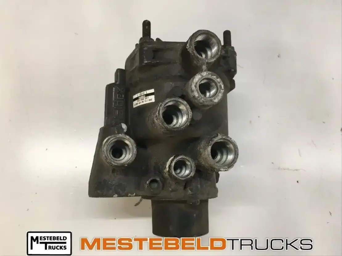 Mercedes-Benz Aanhangwagenstuurventiel - Piezas de freno para Camión: foto 1 Mercedes-Benz Aanhangwagenstuurventiel - Piezas de freno para Camión: foto 1